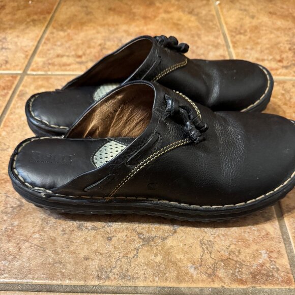 Born Tasseled Black Leather Slip On Clog Shoes - Picture 4 of 9